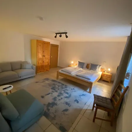 Lägenhet Small Modern Flat With Personal Touch Rust