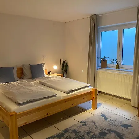 Small Modern Flat With Personal Touch דירה רוסט