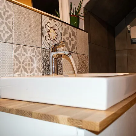 Small Modern Flat With Personal Touch Διαμέρισμα Rust